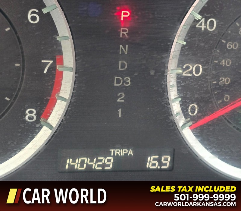 Honda Accord Sedan Vehicle Full-screen Gallery Image 16