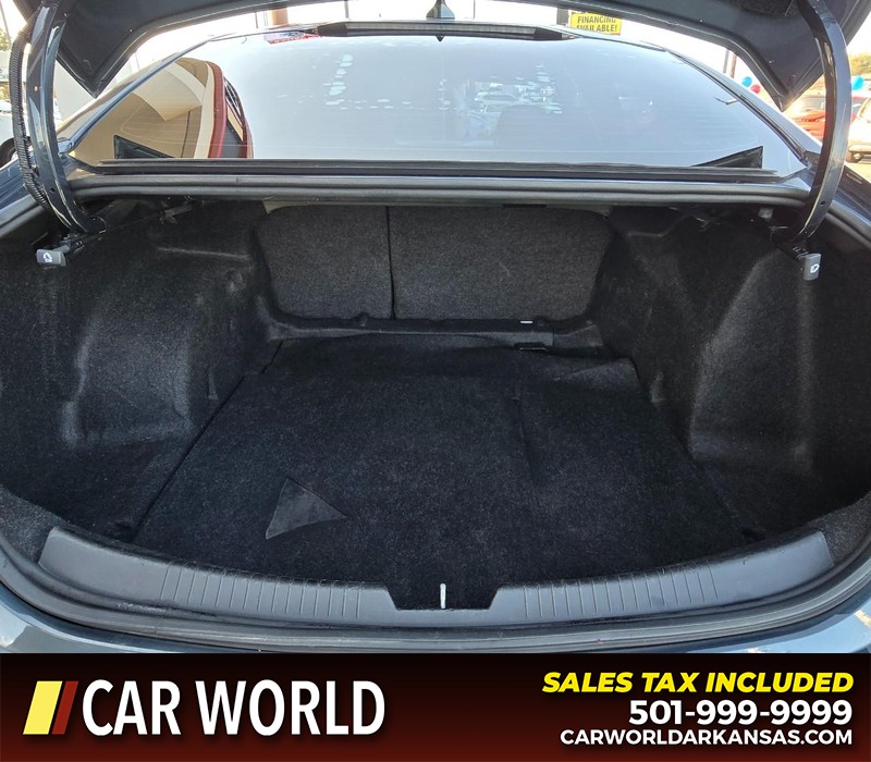 Chevrolet Malibu Vehicle Full-screen Gallery Image 13