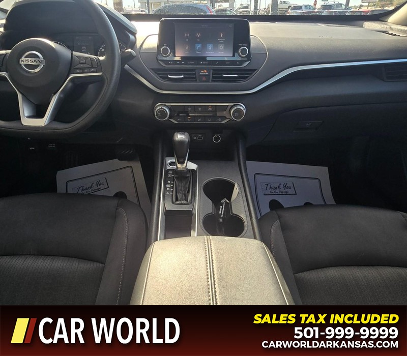 Nissan Altima Vehicle Full-screen Gallery Image 18