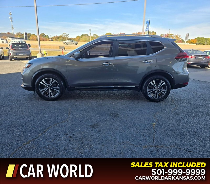 Nissan Rogue Vehicle Full-screen Gallery Image 4