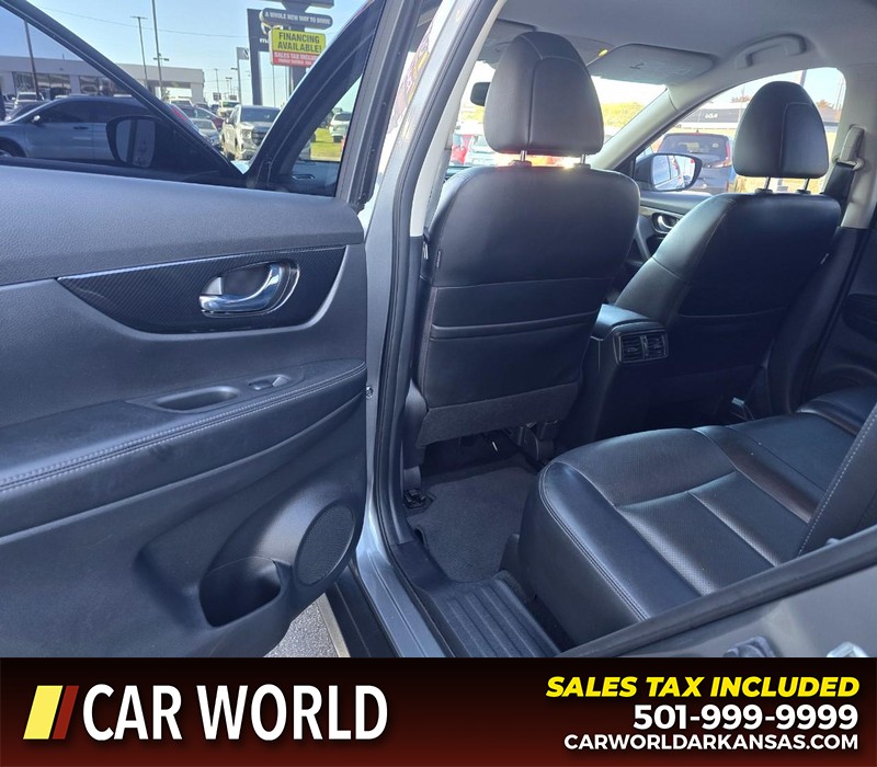 Nissan Rogue Vehicle Full-screen Gallery Image 9