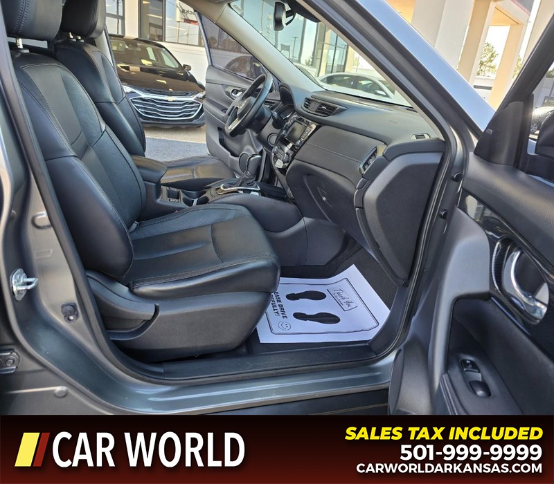 Nissan Rogue Vehicle Full-screen Gallery Image 11