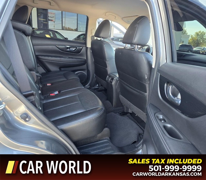 Nissan Rogue Vehicle Full-screen Gallery Image 12