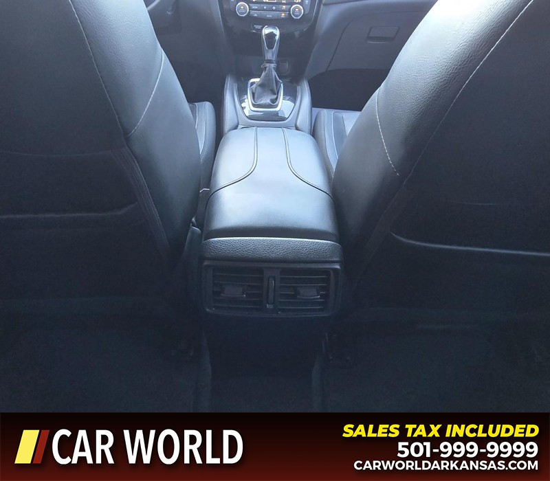 Nissan Rogue Vehicle Full-screen Gallery Image 19