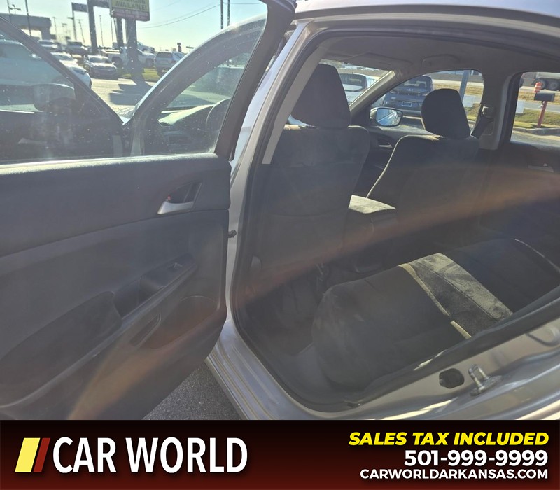 Honda Accord Sedan Vehicle Full-screen Gallery Image 9