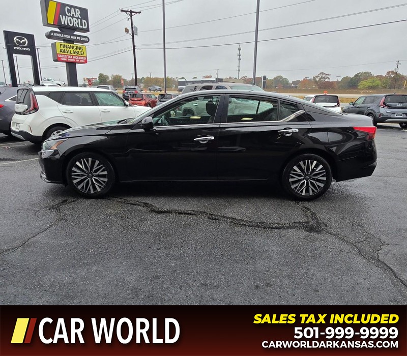 Nissan Altima Vehicle Full-screen Gallery Image 4