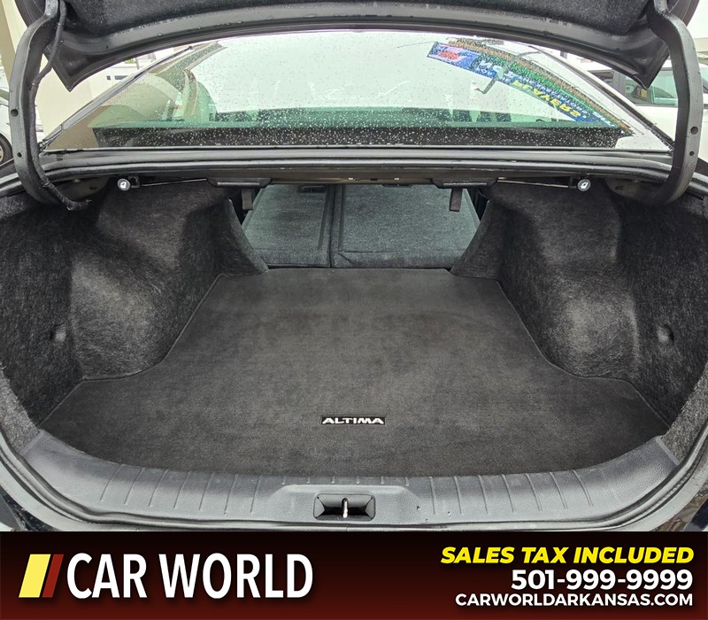 Nissan Altima Vehicle Full-screen Gallery Image 14