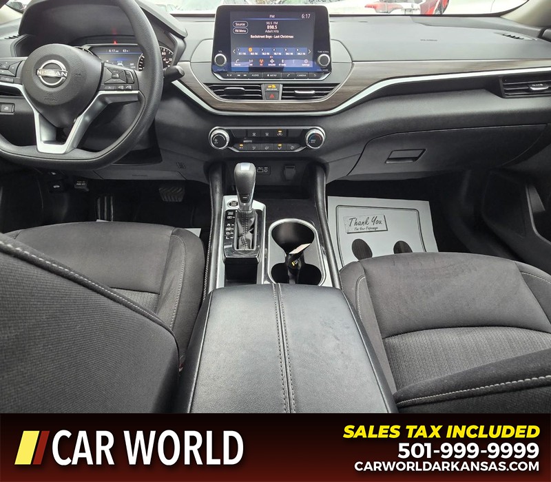 Nissan Altima Vehicle Full-screen Gallery Image 18
