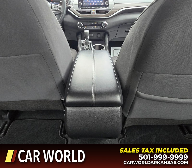 Nissan Altima Vehicle Full-screen Gallery Image 19