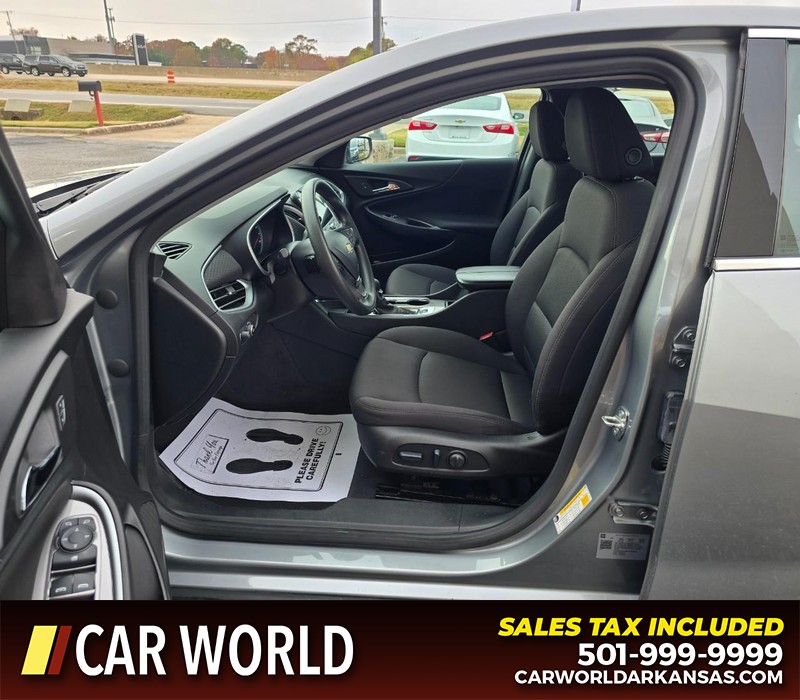 Chevrolet Malibu Vehicle Full-screen Gallery Image 8