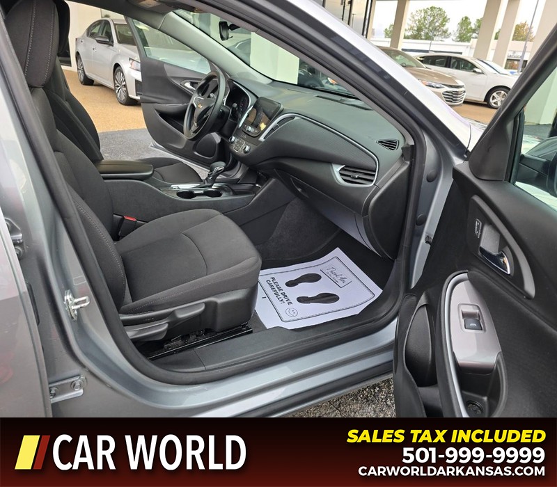 Chevrolet Malibu Vehicle Full-screen Gallery Image 11