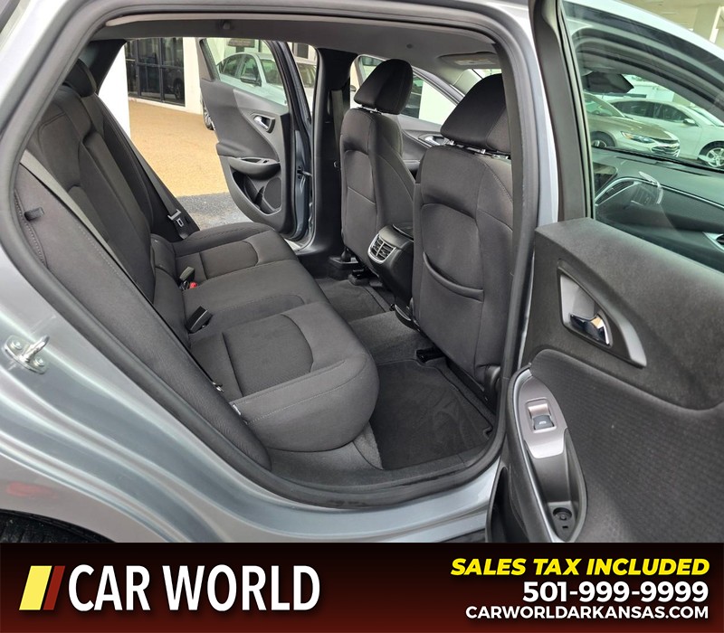 Chevrolet Malibu Vehicle Full-screen Gallery Image 12