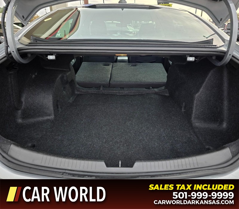 Chevrolet Malibu Vehicle Full-screen Gallery Image 14