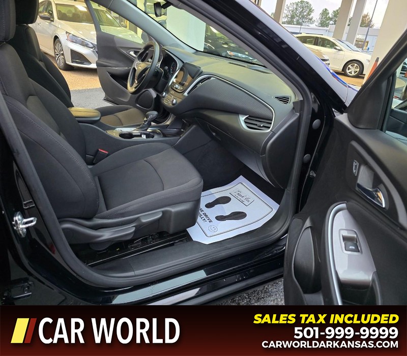 Chevrolet Malibu Vehicle Full-screen Gallery Image 11