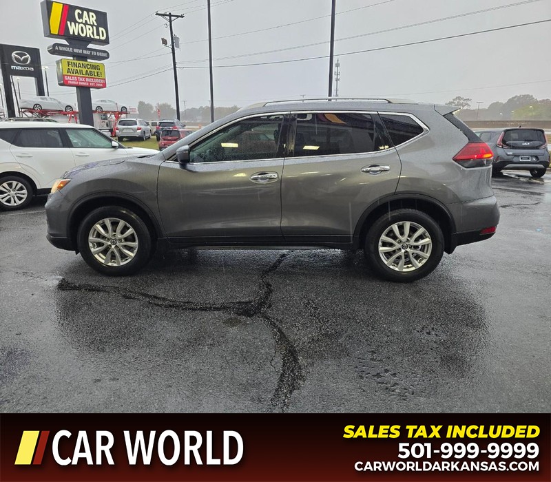 Nissan Rogue Vehicle Full-screen Gallery Image 4