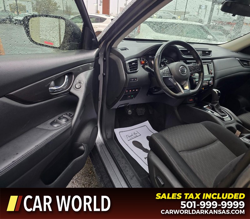 Nissan Rogue Vehicle Full-screen Gallery Image 7