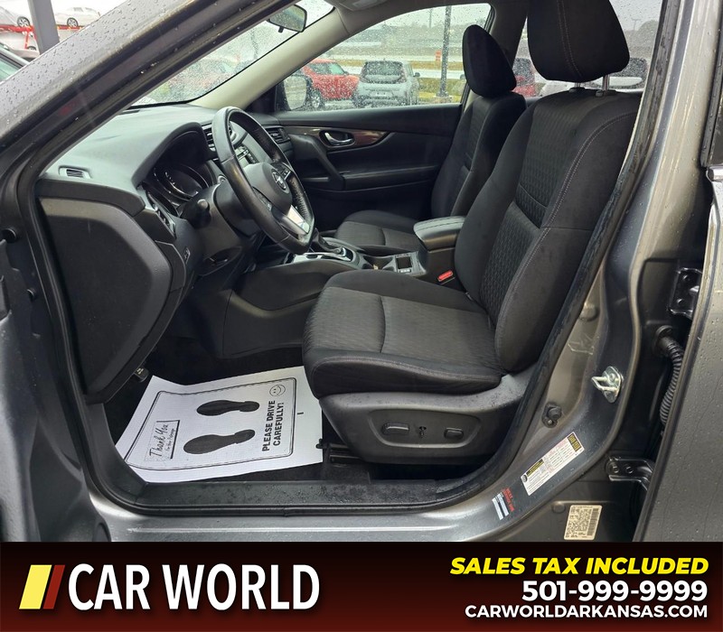 Nissan Rogue Vehicle Full-screen Gallery Image 8