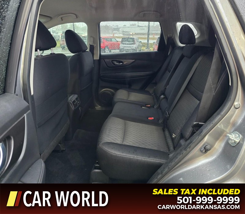 Nissan Rogue Vehicle Full-screen Gallery Image 10