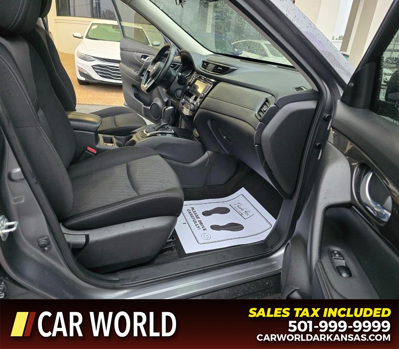 Nissan Rogue Vehicle Full-screen Gallery Image 11