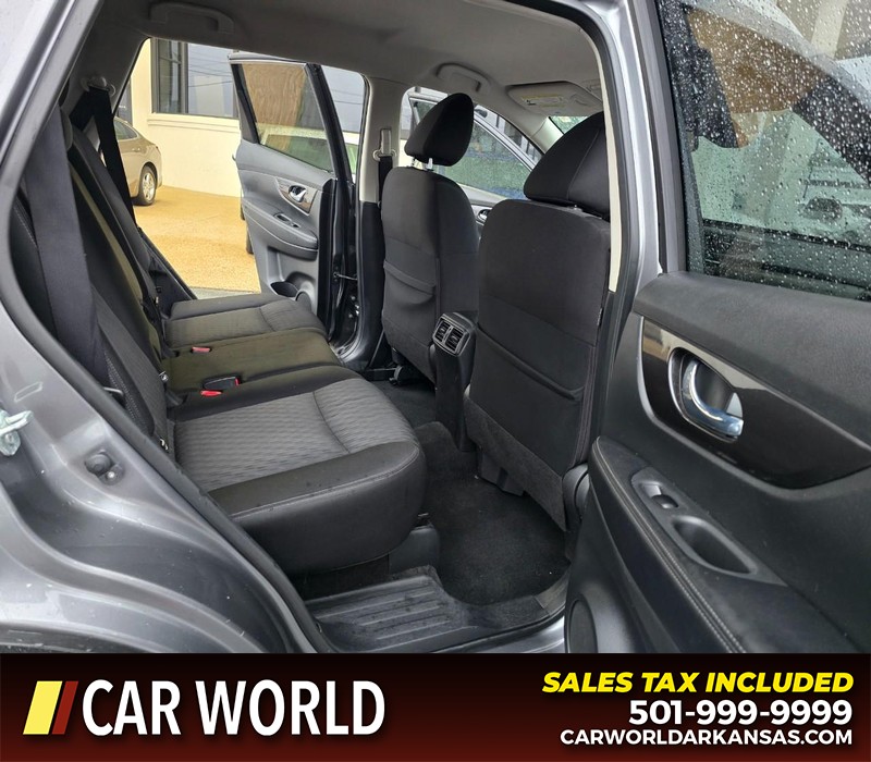 Nissan Rogue Vehicle Full-screen Gallery Image 12