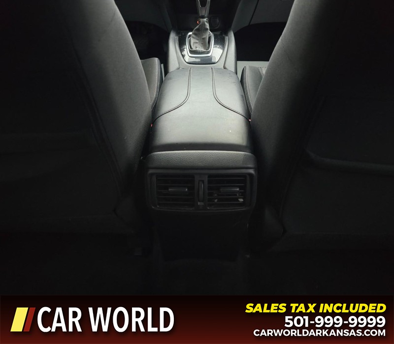 Nissan Rogue Vehicle Full-screen Gallery Image 19