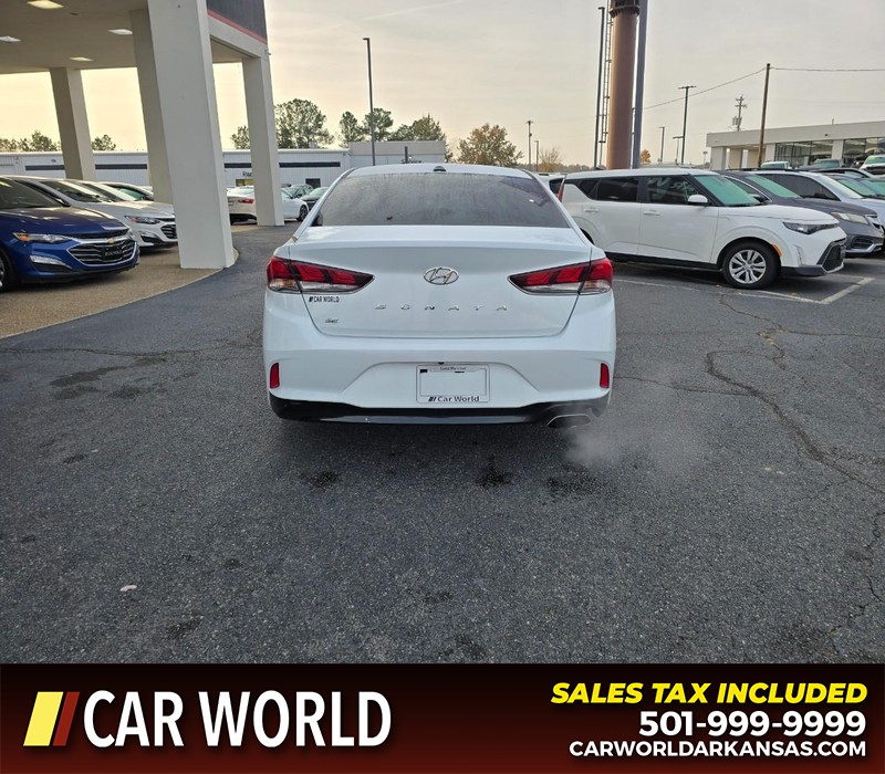 Hyundai Sonata Vehicle Full-screen Gallery Image 5