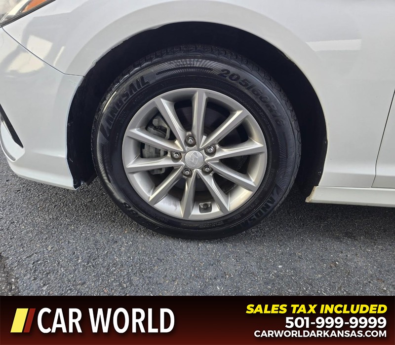 Hyundai Sonata Vehicle Full-screen Gallery Image 6