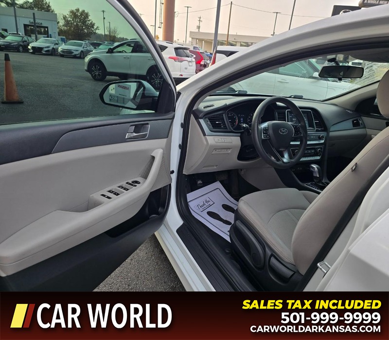 Hyundai Sonata Vehicle Full-screen Gallery Image 7