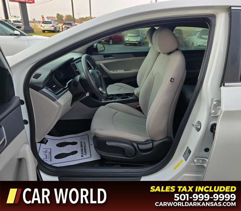 Hyundai Sonata Vehicle Full-screen Gallery Image 8