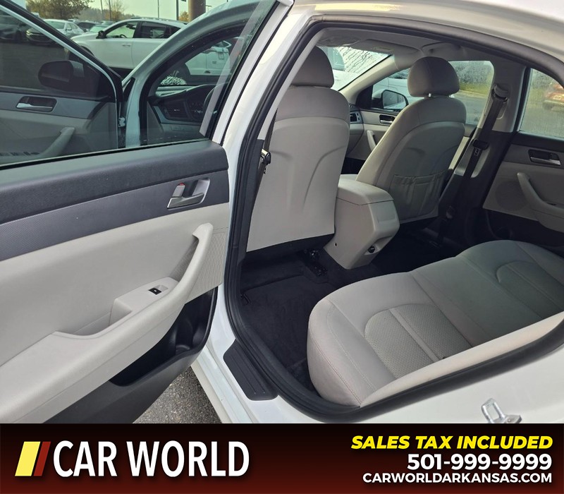 Hyundai Sonata Vehicle Full-screen Gallery Image 9