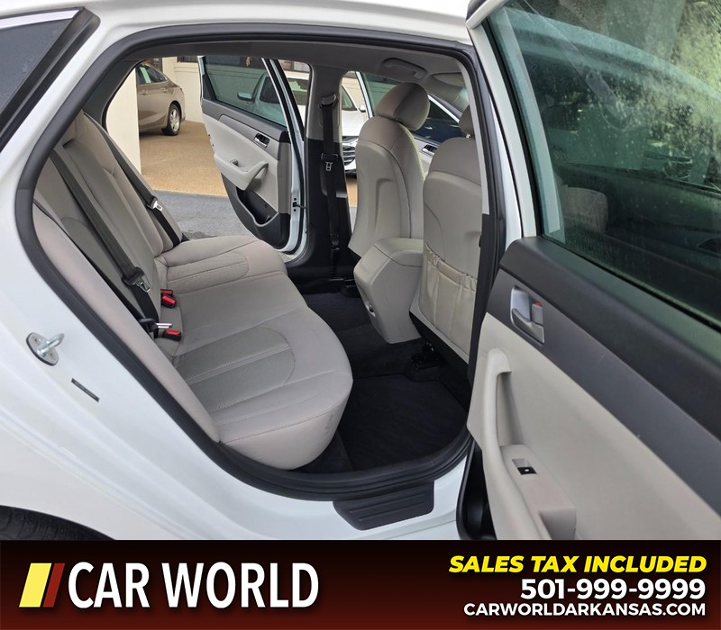 Hyundai Sonata Vehicle Full-screen Gallery Image 12