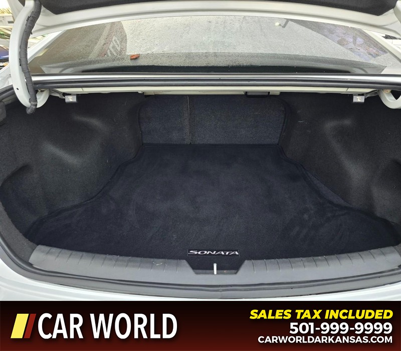 Hyundai Sonata Vehicle Full-screen Gallery Image 13