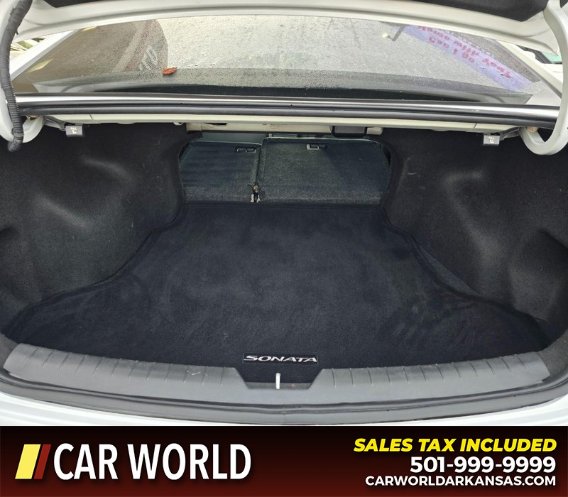 Hyundai Sonata Vehicle Full-screen Gallery Image 14