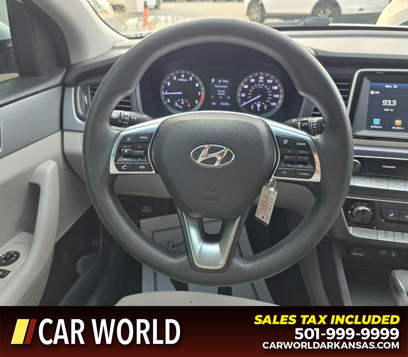 Hyundai Sonata Vehicle Full-screen Gallery Image 15