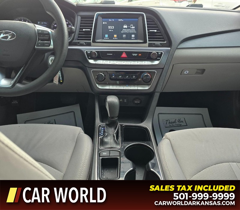 Hyundai Sonata Vehicle Full-screen Gallery Image 18