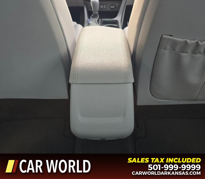 Hyundai Sonata Vehicle Full-screen Gallery Image 19