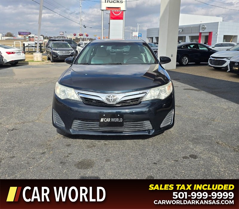 Toyota Camry Vehicle Full-screen Gallery Image 2