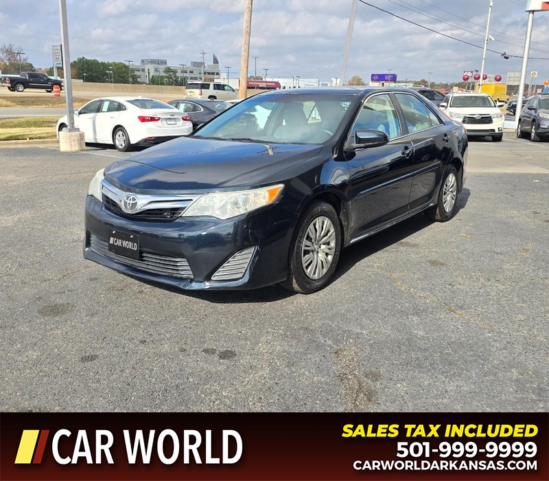 Toyota Camry Vehicle Full-screen Gallery Image 3