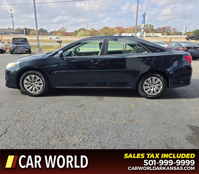 Toyota Camry Vehicle Full-screen Gallery Image 4