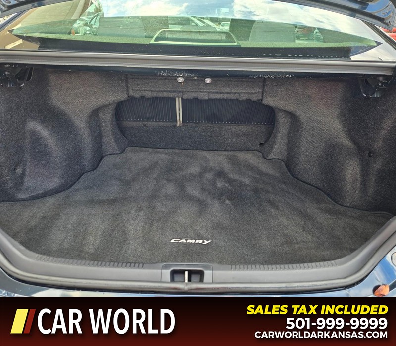 Toyota Camry Vehicle Full-screen Gallery Image 13