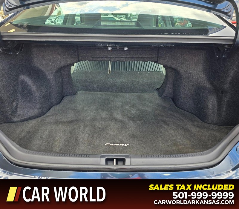 Toyota Camry Vehicle Full-screen Gallery Image 14