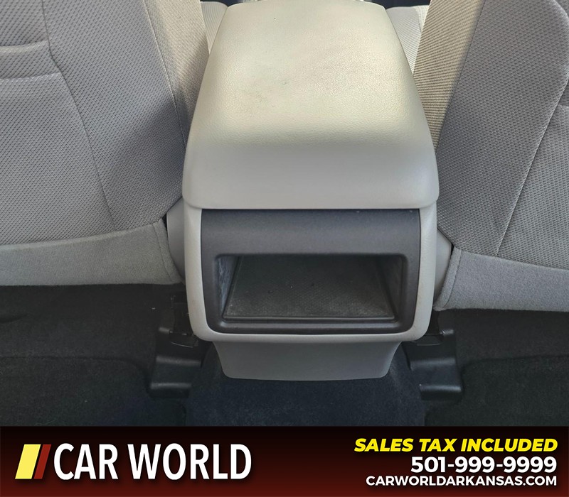 Toyota Camry Vehicle Full-screen Gallery Image 19