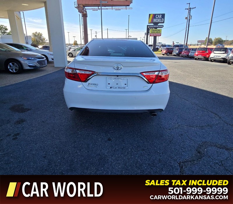 Toyota Camry Vehicle Full-screen Gallery Image 5