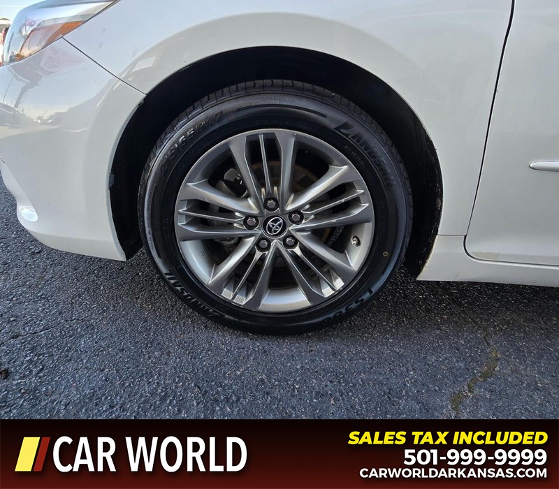 Toyota Camry Vehicle Full-screen Gallery Image 6