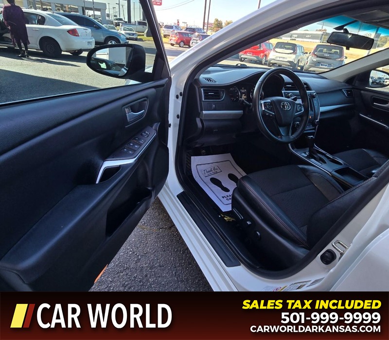 Toyota Camry Vehicle Full-screen Gallery Image 7