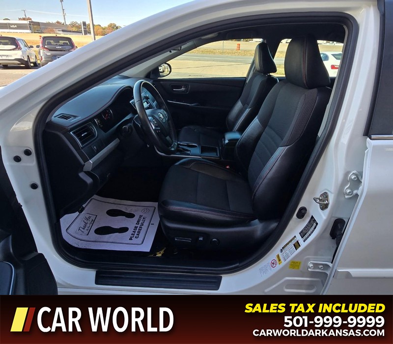 Toyota Camry Vehicle Full-screen Gallery Image 8