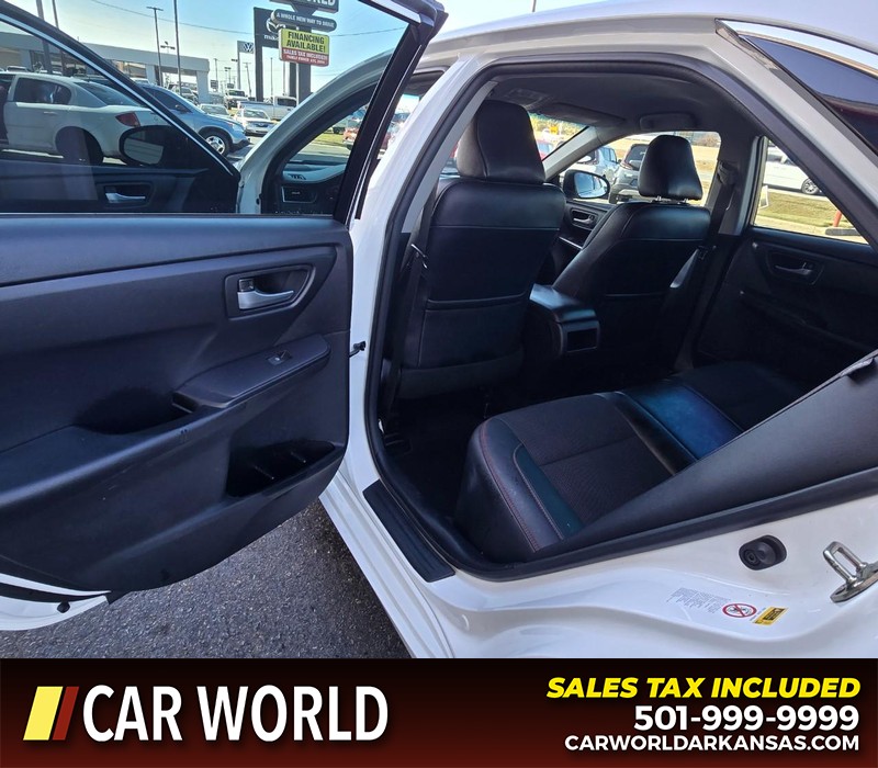 Toyota Camry Vehicle Full-screen Gallery Image 9