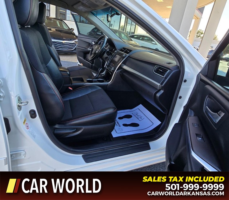 Toyota Camry Vehicle Full-screen Gallery Image 11