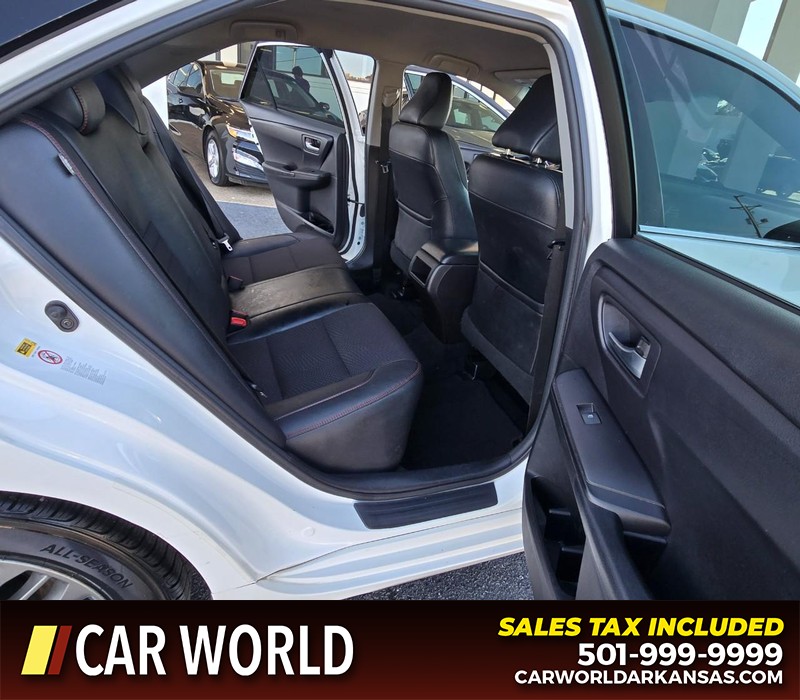 Toyota Camry Vehicle Full-screen Gallery Image 12