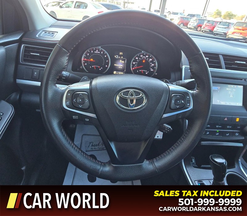 Toyota Camry Vehicle Full-screen Gallery Image 15